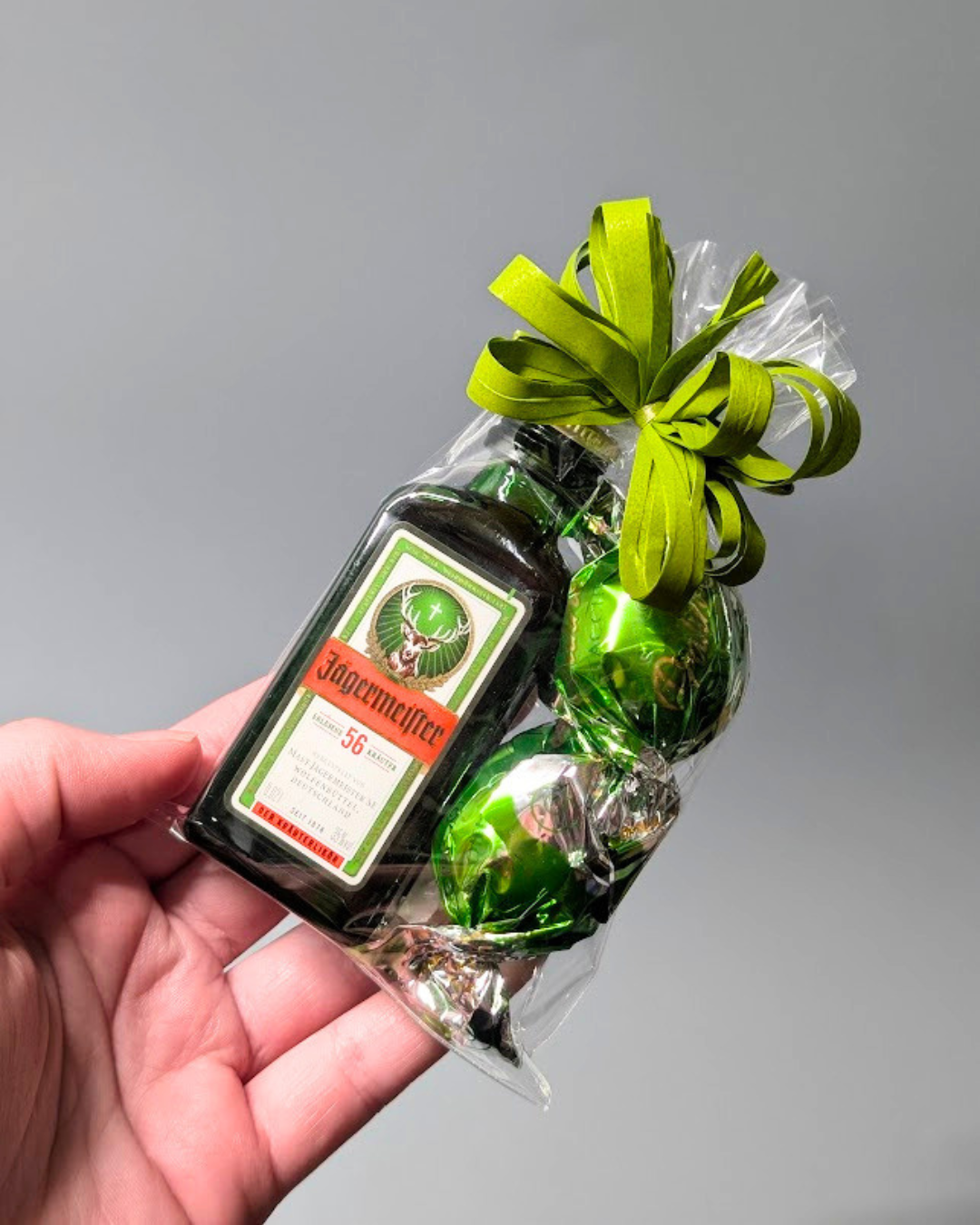 PRO PÁNY-Mini dárkový balíček Jägermeister s pralinkami (S ALKOHOLEM)